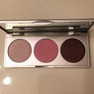 stila pon pon gerbera eyeshadow trio